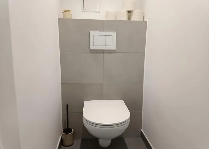King Bed Home, 3 Bed Rooms, Perfect For Long Term וינה