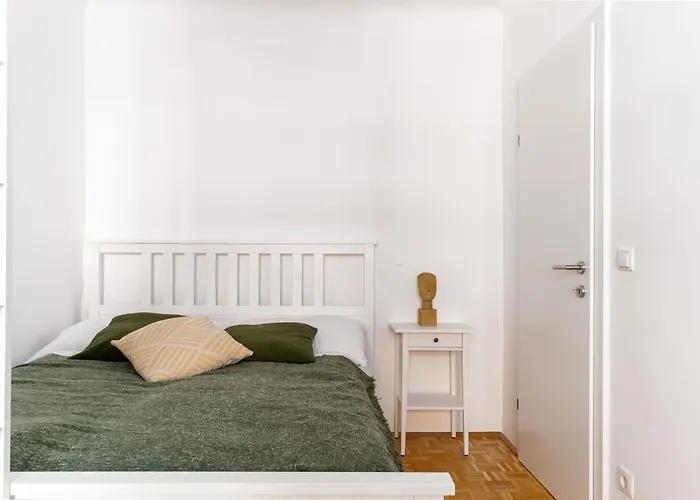King Bed Home, 3 Bed Rooms, Perfect For Long Term דירה וינה