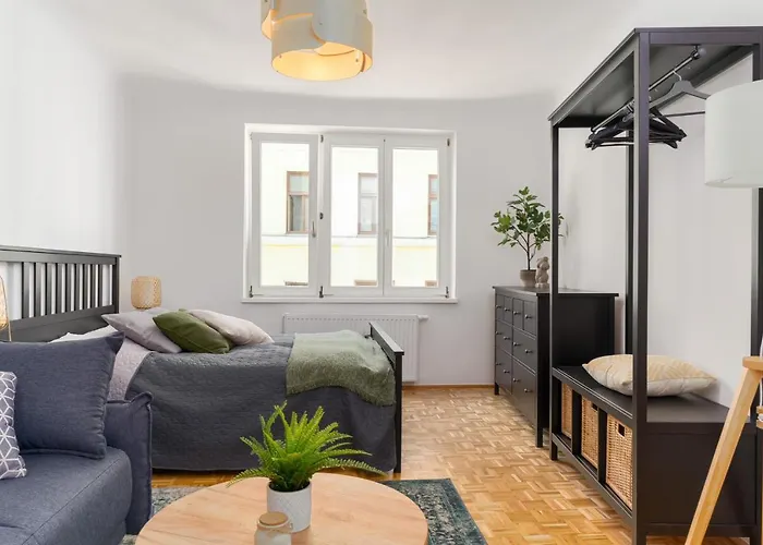 King Bed Home, 3 Bed Rooms, Perfect For Long Term וינה