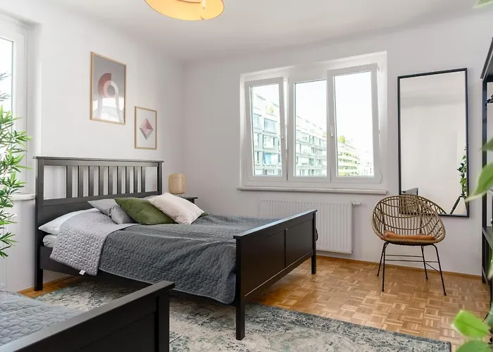 King Bed Home, 3 Bed Rooms, Perfect For Long Term *