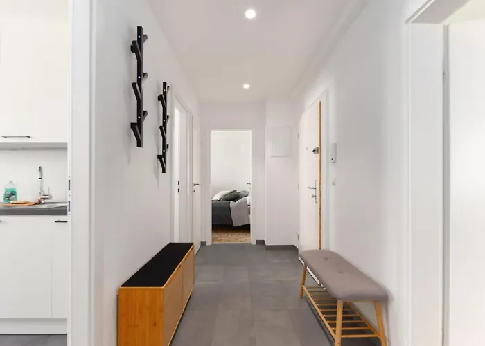 King Bed Home, 3 Bed Rooms, Perfect For Long Term דירה וינה